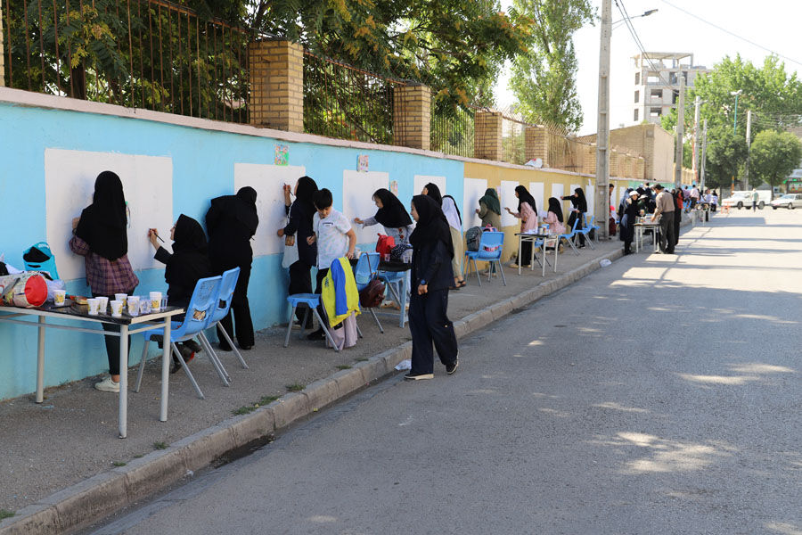 نقاشی دیواری اعضای کانون با عنوان سرزمین من «اردبیل» -بخش اول کلیپ/روایت «سرزمین من» در نقاشی هنرمندان عضو کانون اردبیل