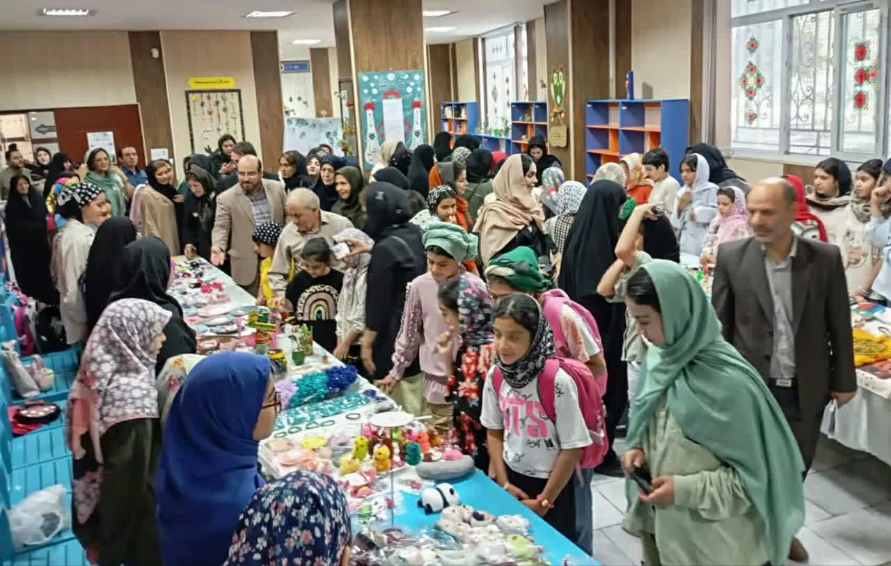 توانمندی های اعضای کانون استان مرکزی در " بازارچه مهارت "