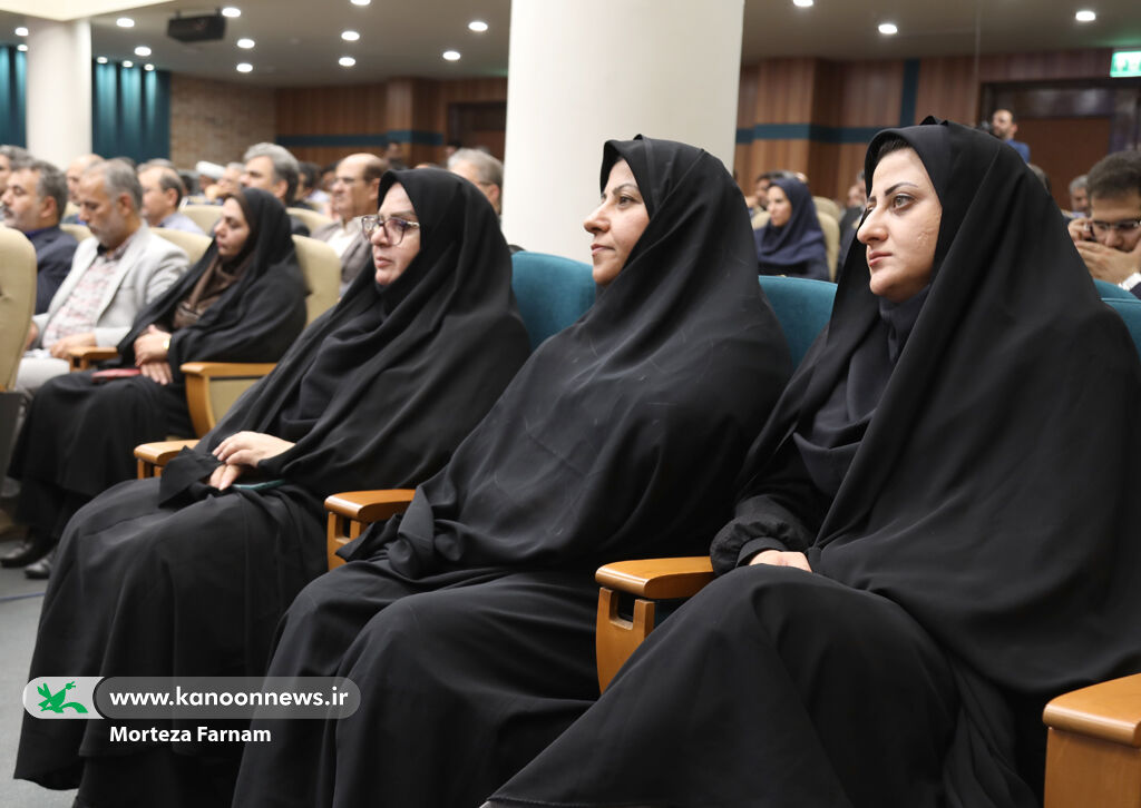 کانون استان یزد برای دومین سال متوالی دستگاه برتر در گروه فرهنگی، علمی و آموزشی شد