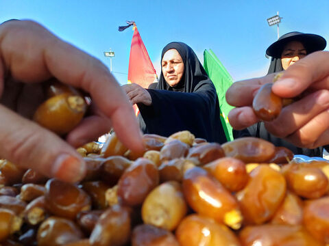 نذر خرما/ عکاس: کیوان باقلاچی
