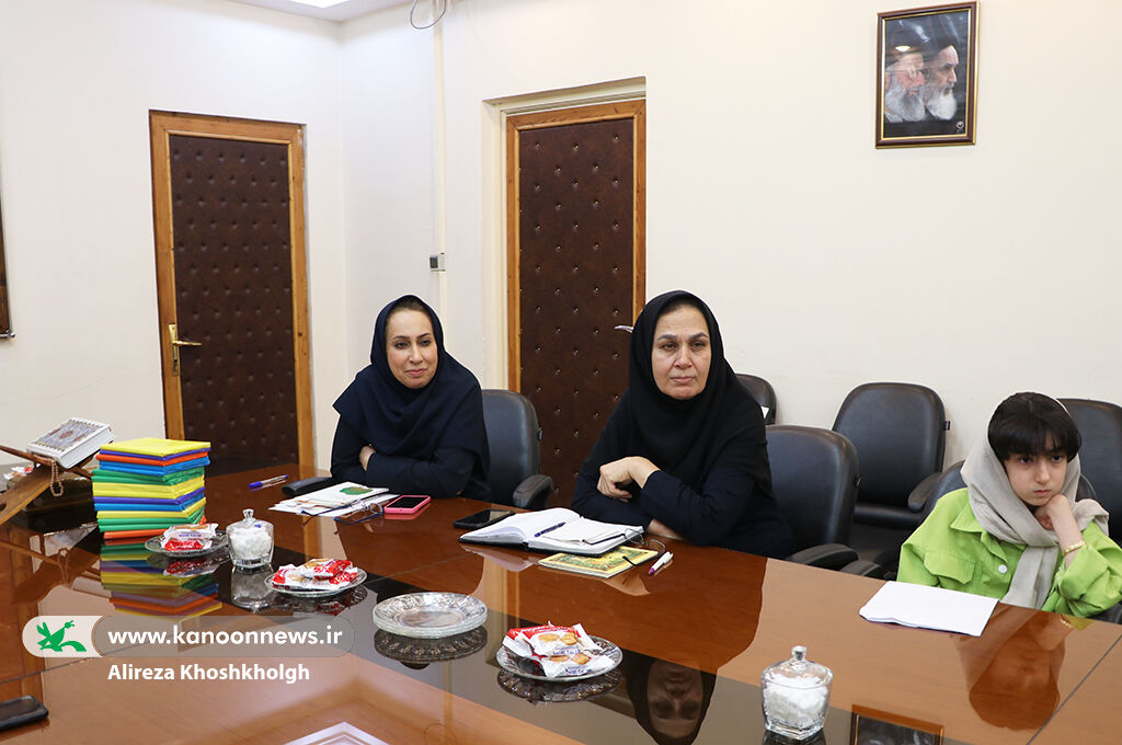 برگزاری نشست ادبی دو پنجره با حضور صاحبان قلم و نوقلمان