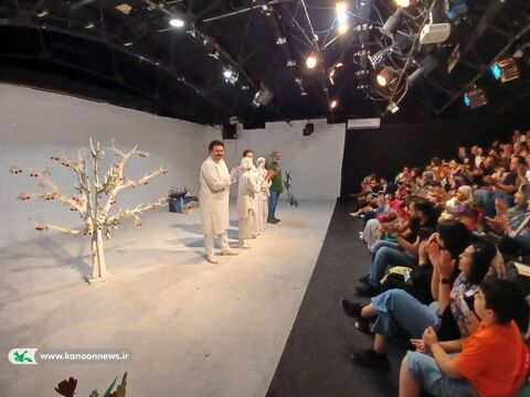 اجرای نمایش عروسکی «درخت گیلاس» با حضور مدیرعامل کانون