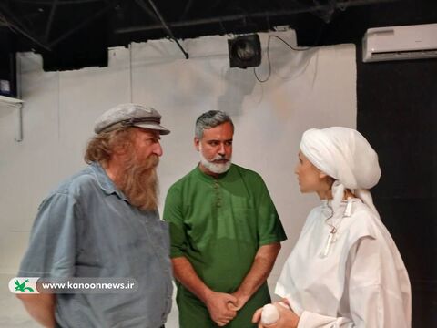 اجرای نمایش عروسکی «درخت گیلاس» با حضور مدیرعامل کانون