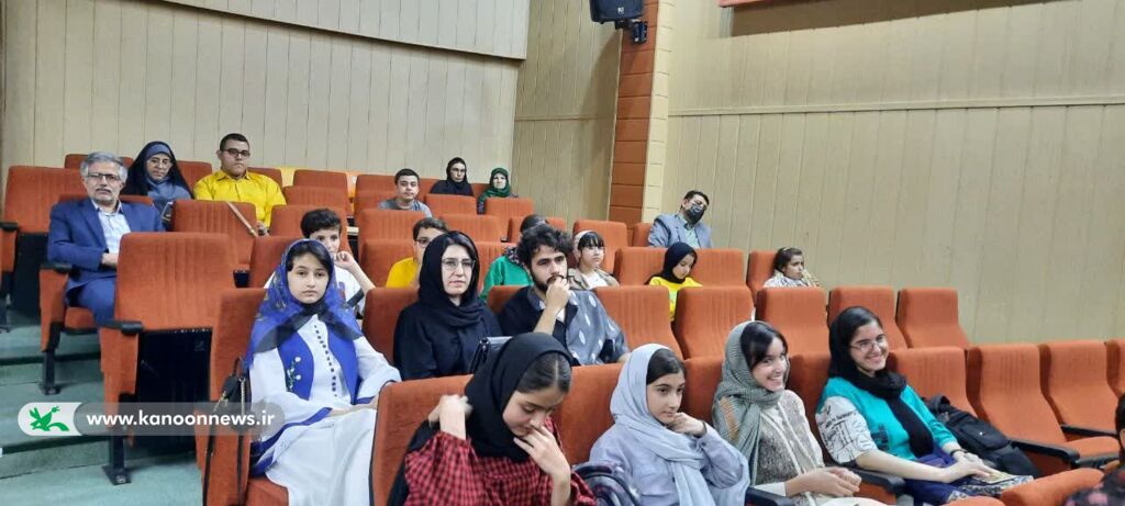 عصر شعر آیینی " تنفس آب در آیینه " در کانون پرورش فکری زنجان