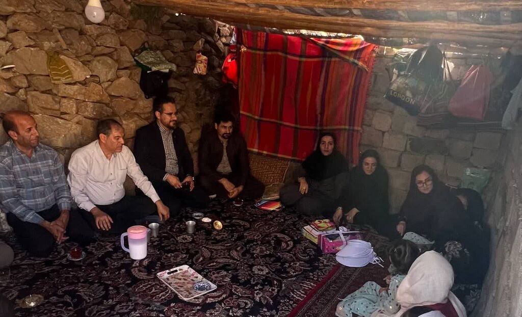 تقدیر از کودک هنرمند و کتابخوان عشایر بر بام کرمانشاه در نقطه صفر مرزی/ چتر فعالیتهای کانون کرمانشاه با اجرای طرح کتابخانه پستی دیجیتال گسترده خواهد شد