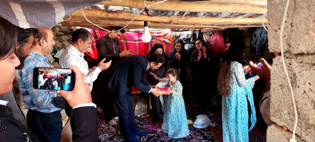 تقدیر از کودک هنرمند و کتابخوان عشایر بر بام کرمانشاه در نقطه صفر مرزی/ چتر فعالیتهای کانون کرمانشاه با اجرای طرح کتابخانه پستی دیجیتال گسترده خواهد شد