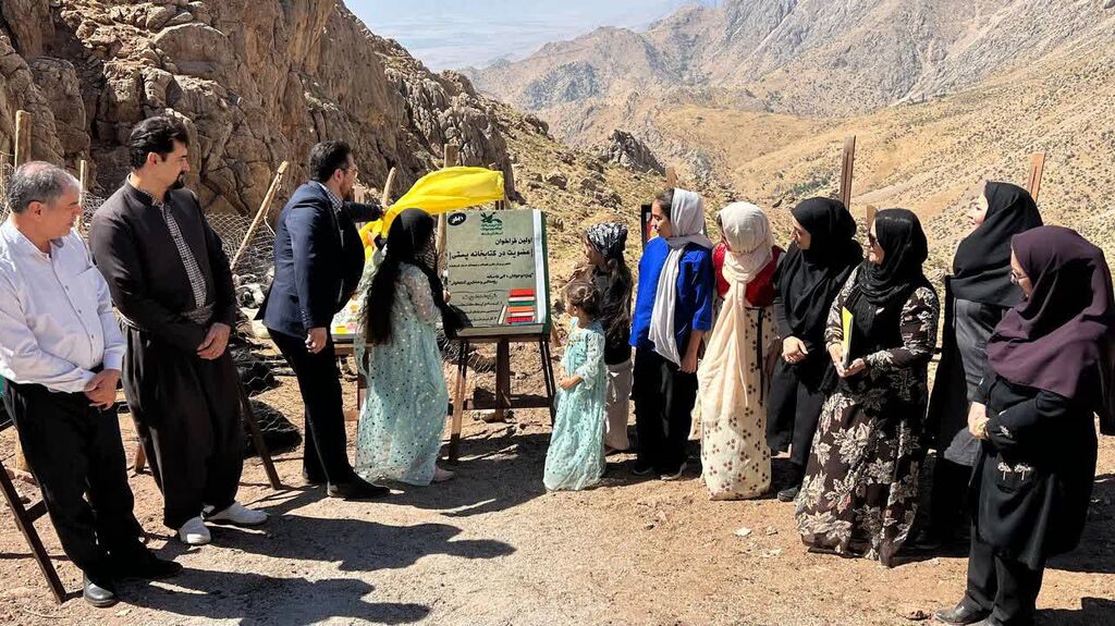 تقدیر از کودک هنرمند و کتابخوان عشایر بر بام کرمانشاه در نقطه صفر مرزی/ چتر فعالیتهای کانون کرمانشاه با اجرای طرح کتابخانه پستی دیجیتال گسترده خواهد شد