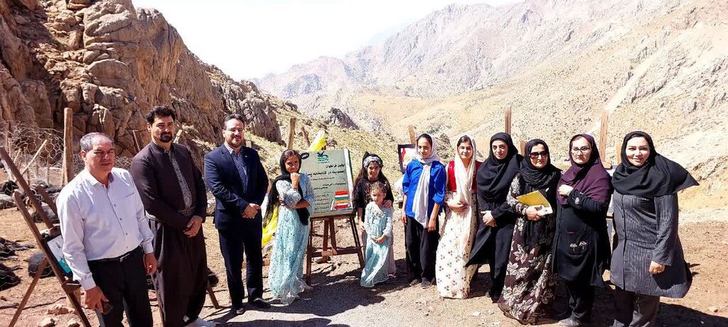 تقدیر از کودک هنرمند و کتابخوان عشایر بر بام کرمانشاه در نقطه صفر مرزی/ چتر فعالیتهای کانون کرمانشاه با اجرای طرح کتابخانه پستی دیجیتال گسترده خواهد شد