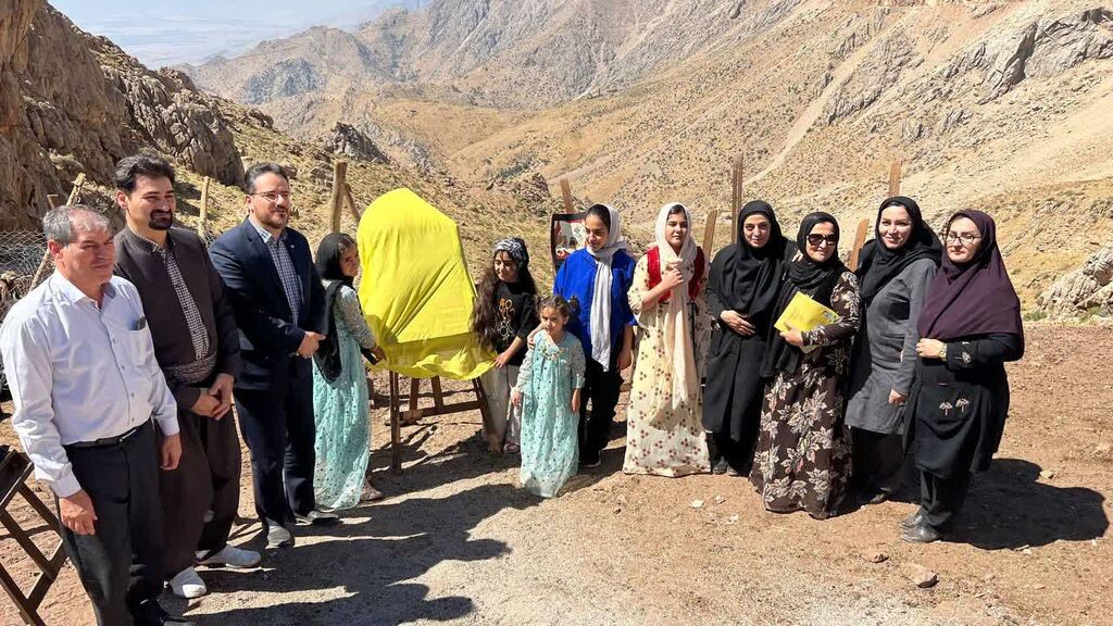 تقدیر از کودک هنرمند و کتابخوان عشایر بر بام کرمانشاه در نقطه صفر مرزی/ چتر فعالیتهای کانون کرمانشاه با اجرای طرح کتابخانه پستی دیجیتال گسترده خواهد شد