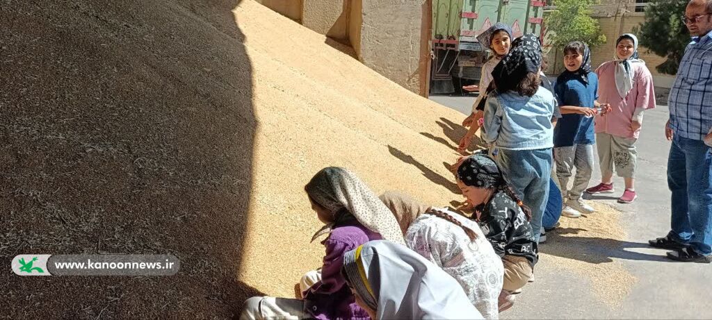 بازدید اعضای مرکز قوچان از کارخانه تولید آرد گندم