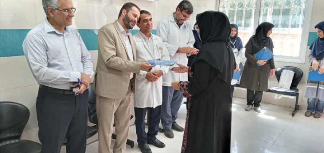 تقدیر از مربیان کانون ، پزشکان و پرستاران بخش روانپزشکی کودک و نوجوان بیمارستان امین