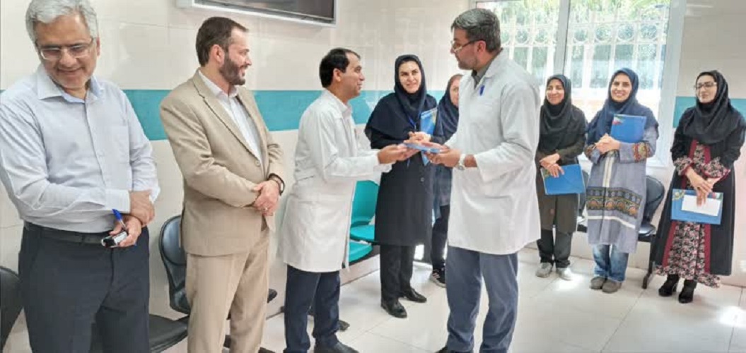 تقدیر از مربیان کانون ، پزشکان و پرستاران بخش روانپزشکی کودک و نوجوان بیمارستان امین