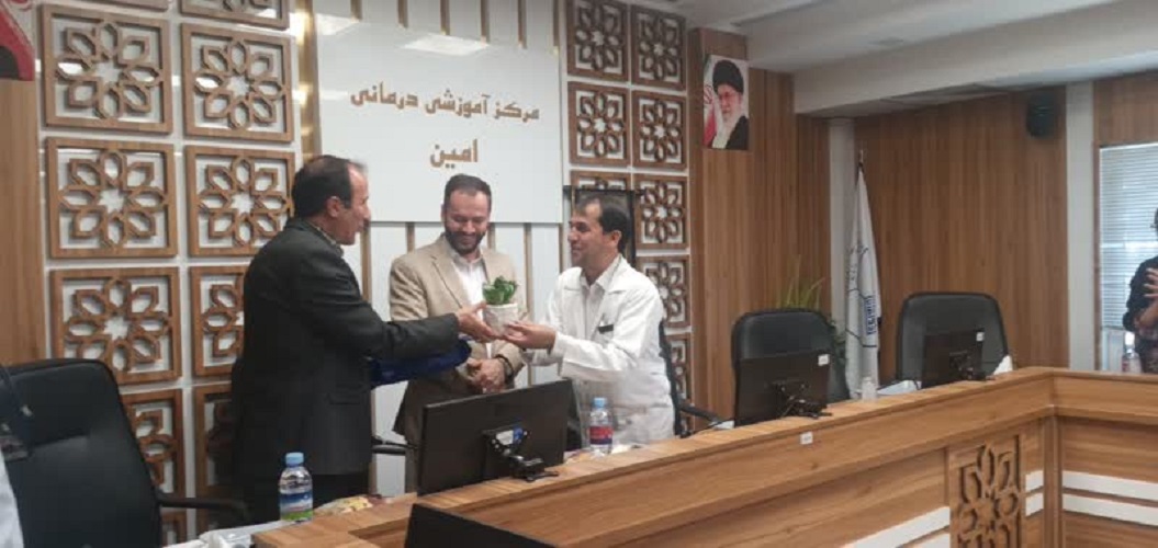 تقدیر از مربیان کانون ، پزشکان و پرستاران بخش روانپزشکی کودک و نوجوان بیمارستان امین