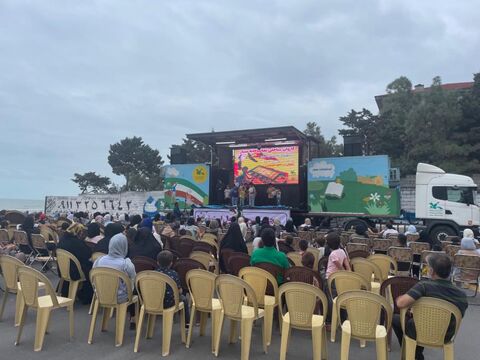سومین اجرای تماشاخانه سیار کانون در سواحل نور و محمود آباد