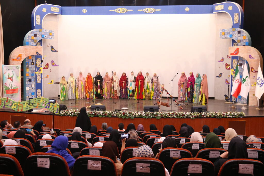 اجراهای نوبت عصر  دومین جشنواره ملی سرور آفرینش کانون پخش زنده آیین پایانی جشنواره سرود آفرینش از شبکههای تلویزیونی امید و آفتاب