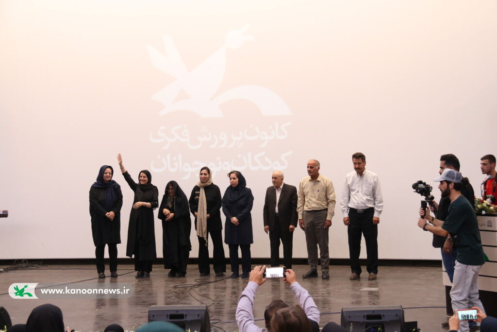 گروههای سرود احساس غرور و شعف را در میهمانان برانگیختند