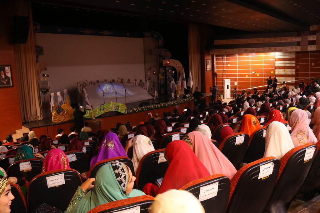 کسب مقام سوم حاصل تلاشهای انجمن سرود آفرینش کانون پرورش فکری زنجان