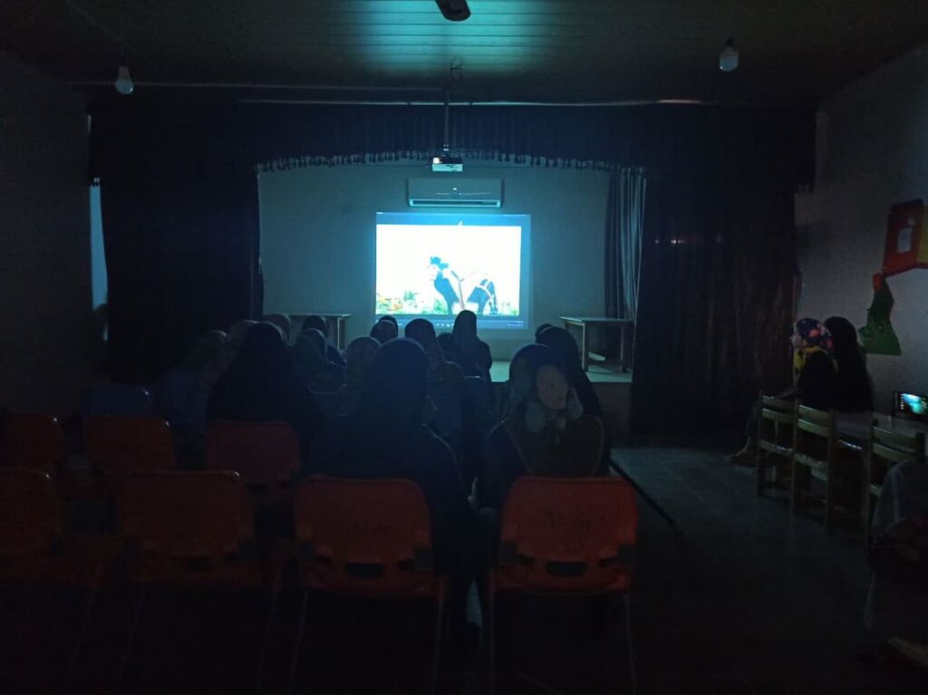 دورهمی قصه با پدربزرگ و مادربزرگها در آزادشهر