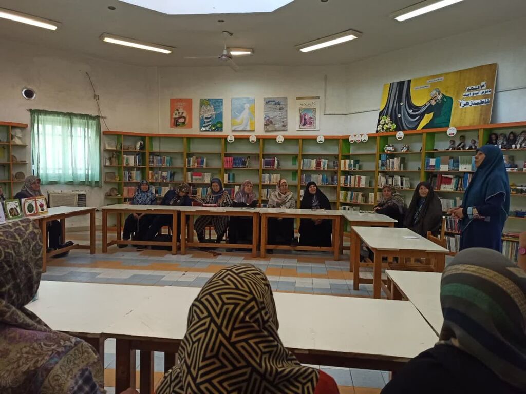 دورهمی قصه با پدربزرگ و مادربزرگها در آزادشهر دورهمی قصه با پدربزرگ و مادربزرگها در آزادشهر