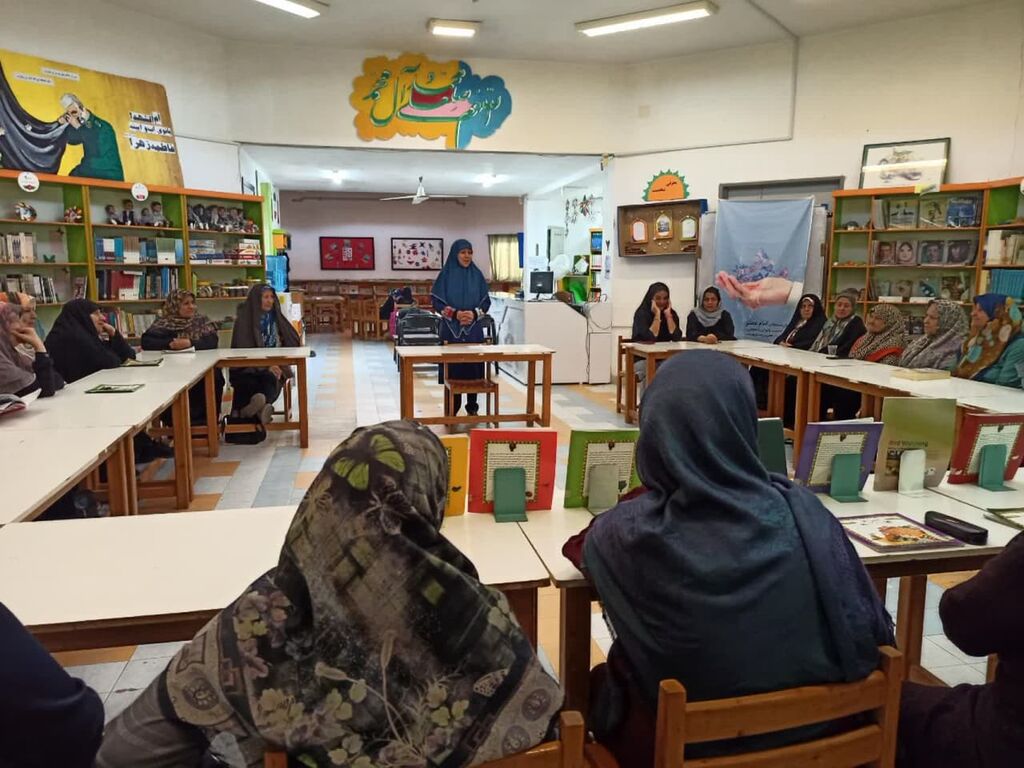 دورهمی قصه با پدربزرگ و مادربزرگها در آزادشهر