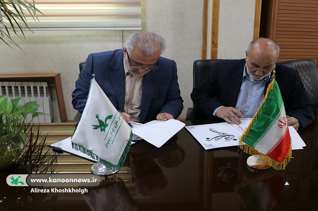 امضای تفاهمنامه همکاری ادارههای کل کانون و زندانهای استان گیلان