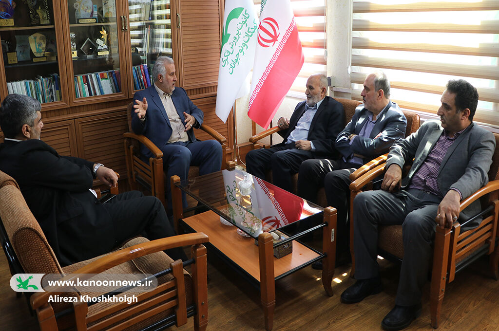 امضای تفاهمنامه همکاری ادارههای کل کانون و زندانهای استان گیلان