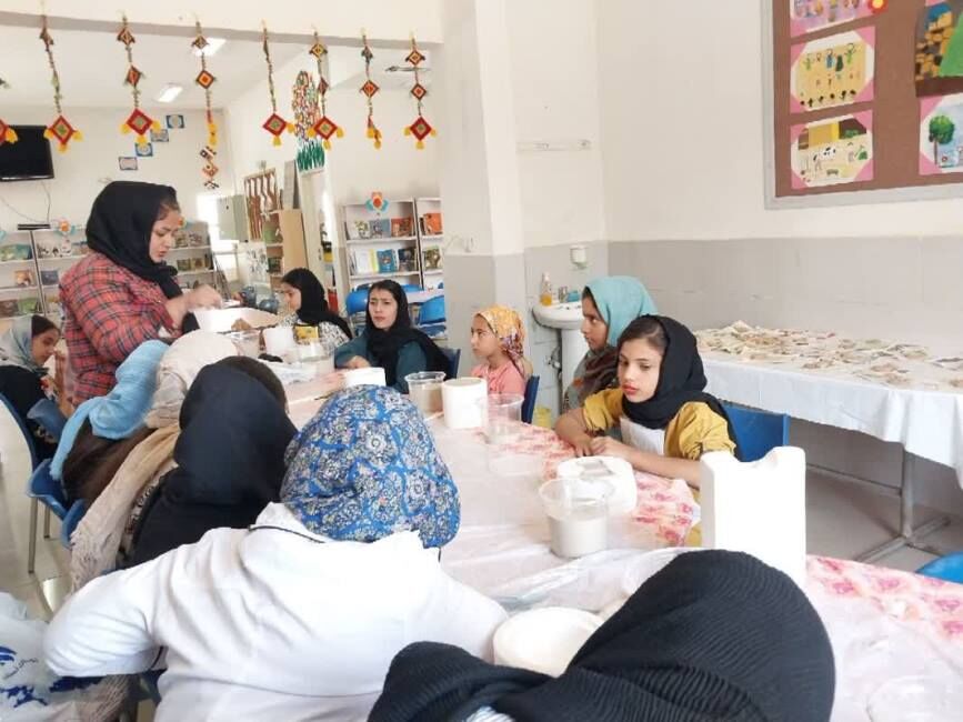 لیوانها کتاب معرفی میکنند