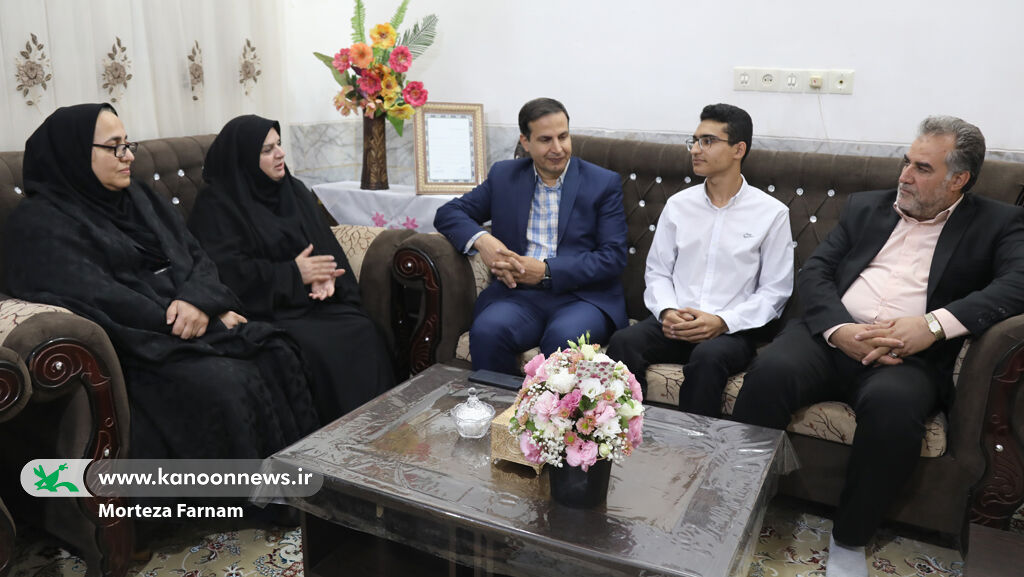 زبانآموز یزدی کانون زبان ایران خوش درخشید