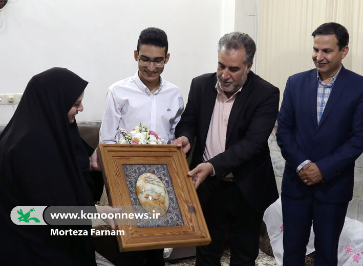 زبانآموز یزدی کانون زبان ایران خوش درخشید