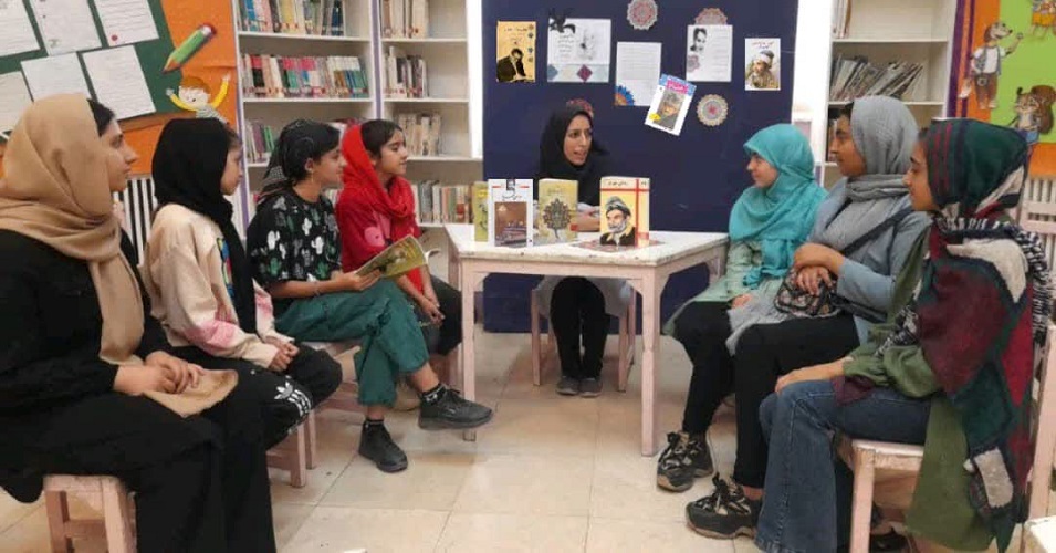 طنین شعر شهریار در کانون گز و برخوار اصفهان