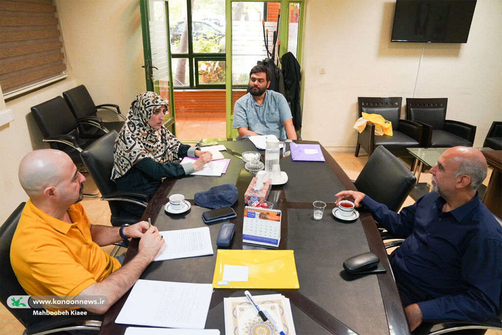 نقش مربیان در نمایش خلاق هدایتگری است، کودکان و نوجوانان باید محور باشند