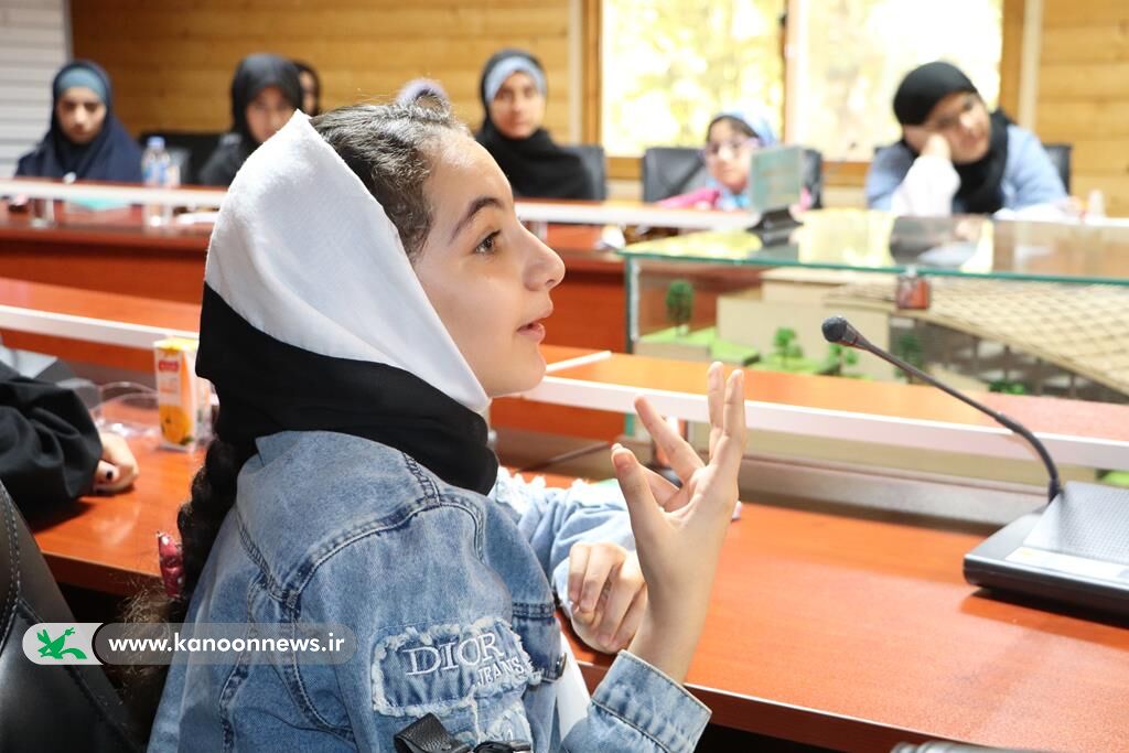 ویژه برنامه «شعر لالهها» به مناسبت روز شعر و ادب فارسی