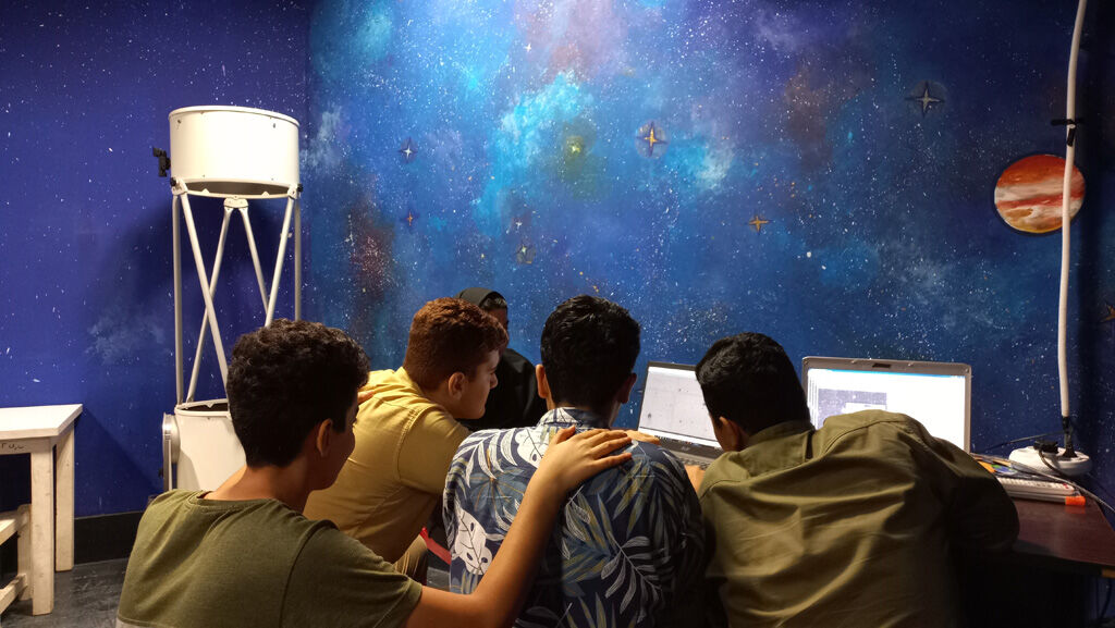 مدیرعامل کانون پرورش فکری از انجمن نجوم کانون ساری تقدیر کرد