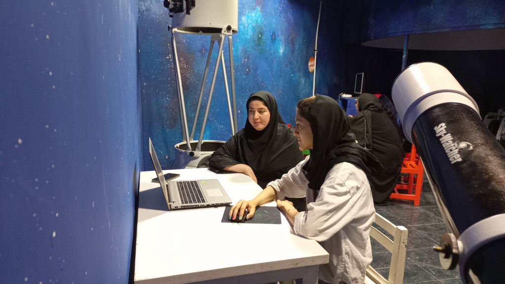 مدیرعامل کانون پرورش فکری از انجمن نجوم کانون ساری تقدیر کرد