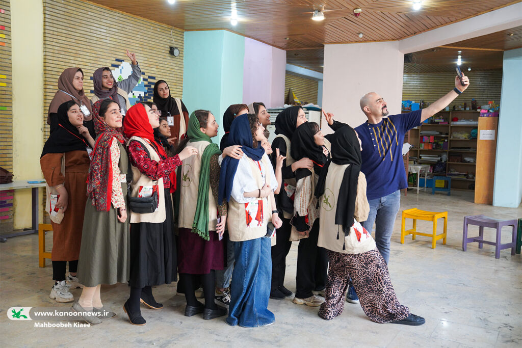 کارگاه بداهه پردازی در تئاتر، در نوزدهمین جشنواره هنرهای نمایشی کودکان و نوجوانان گزارش تلویزیونی از برگزاری نوزدهمین جشنواره ملی هنرهای نمایشی کودکان و نوجوانان