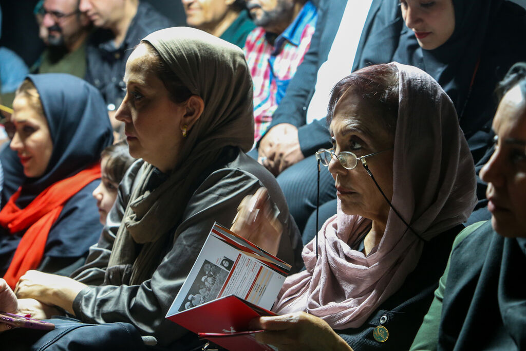 پیگیر نمایشهای «کانون» هستم/ کار با نوجوانان همچون حرکت بر لب مرز است