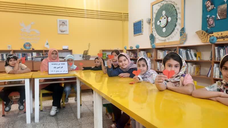 جشن پایان کلاسهای مراکز همدان با عطر و بوی محمدی