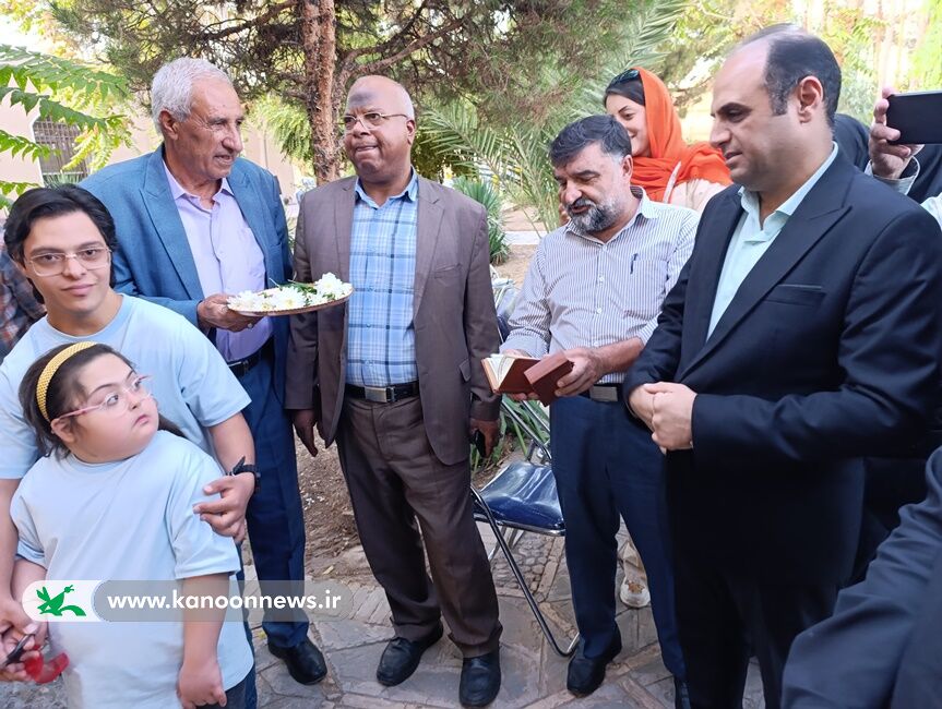 نقاشی بچههای سندروم داون به کانون میآیند