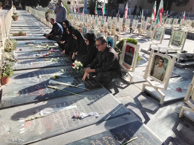 تجدید میثاق همکاران کانون استان اصفهان با آرمانهای شهیدان در هفته دفاع مقدس