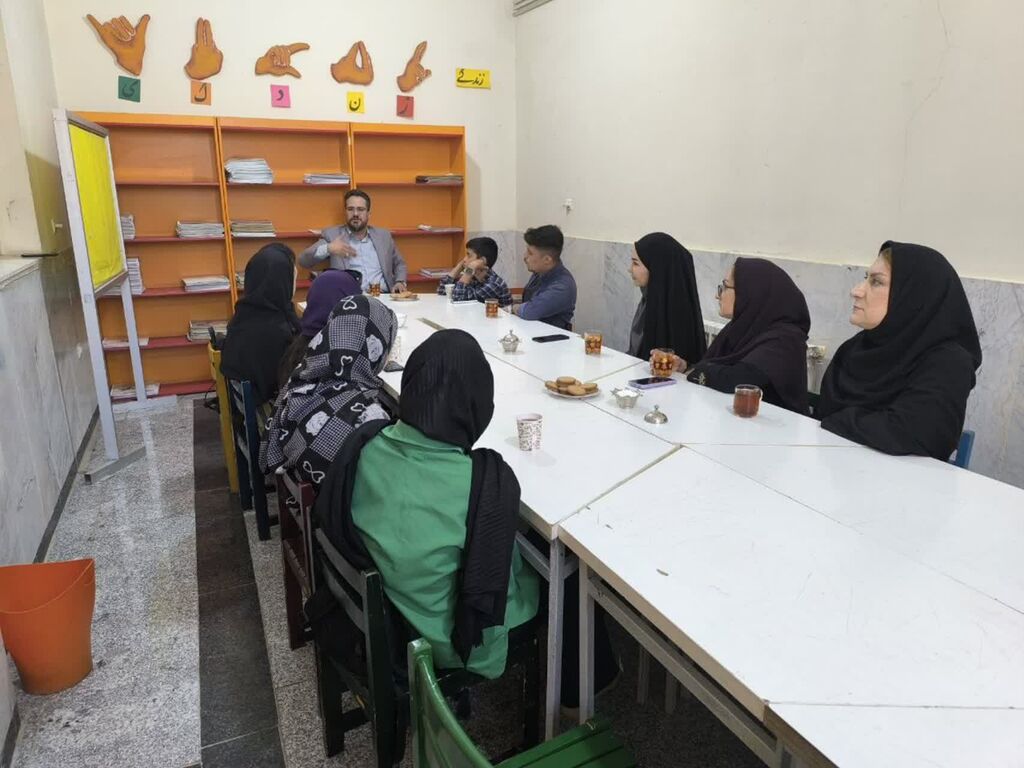 نشستهای مدیرکل کانون کرمانشاه با کارگروه مشورتی نوجوان در مراکز