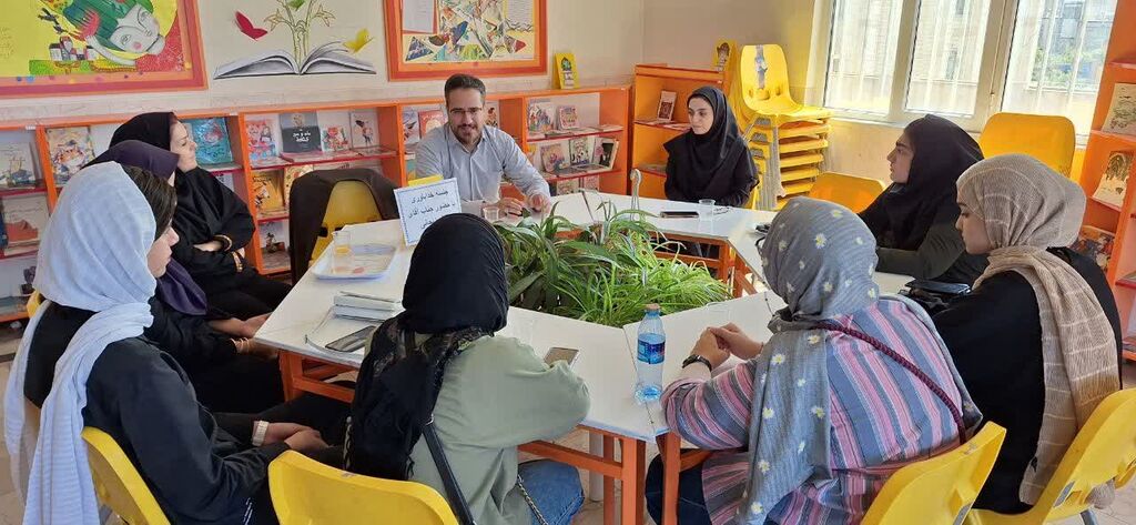 نشستهای مدیرکل کانون کرمانشاه با کارگروه مشورتی نوجوان در مراکز