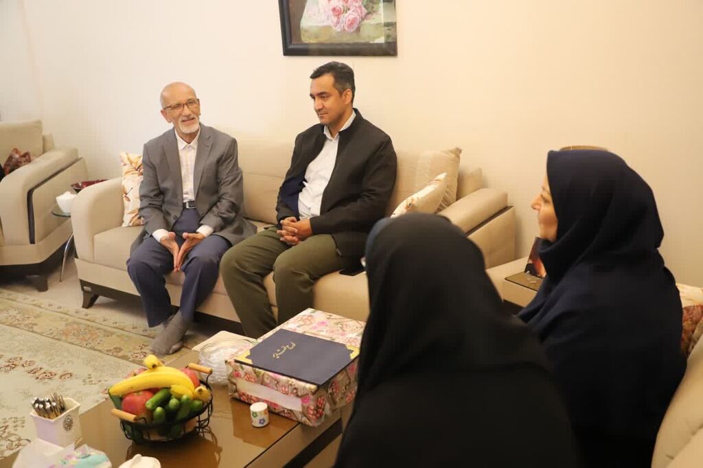 تجلیل از دو جانباز هشت سال دفاع مقدس