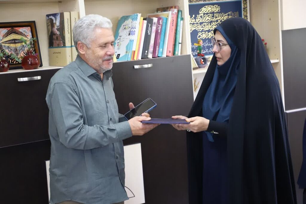 تجلیل از دو جانباز هشت سال دفاع مقدس