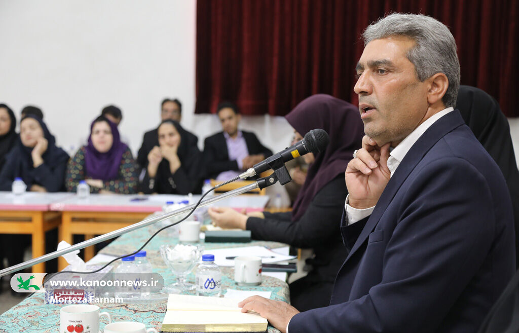 گردهمایی کانون استان یزد نشست "چرا و چگونه شعر بخوانیم" ویژه مربیان فرهنگی با گرایش ادبی و هنری