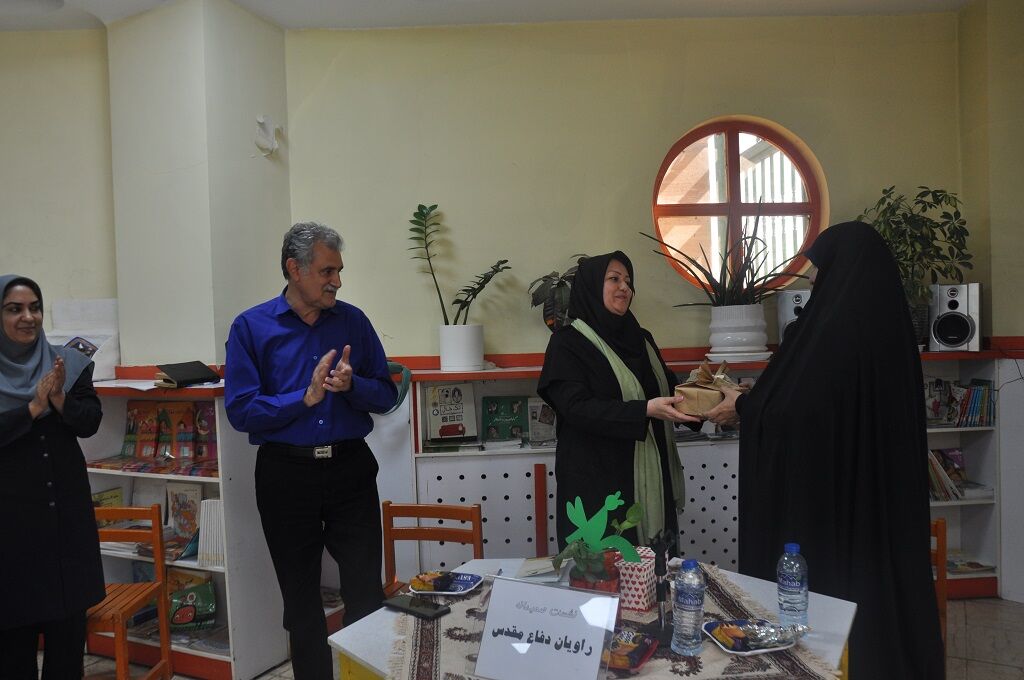 ویژه برنامه «راویان دفاع مقدس» در مرکز مجتمع کانون کرج/تجلیل از نویسنده دفاع مقدس