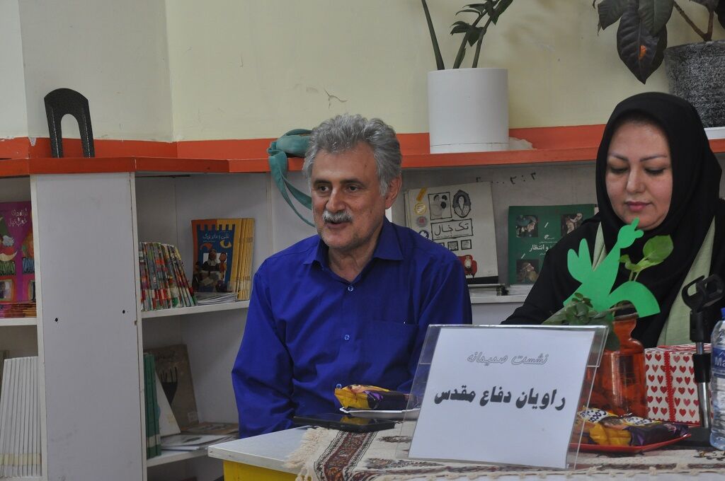 ویژه برنامه «راویان دفاع مقدس» در مرکز مجتمع کانون کرج/تجلیل از نویسنده دفاع مقدس