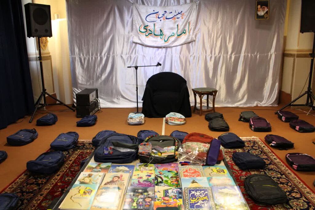 اهدای بستههای لوازمالتحیر توسط حلقه میانی کانون کرمانشاه