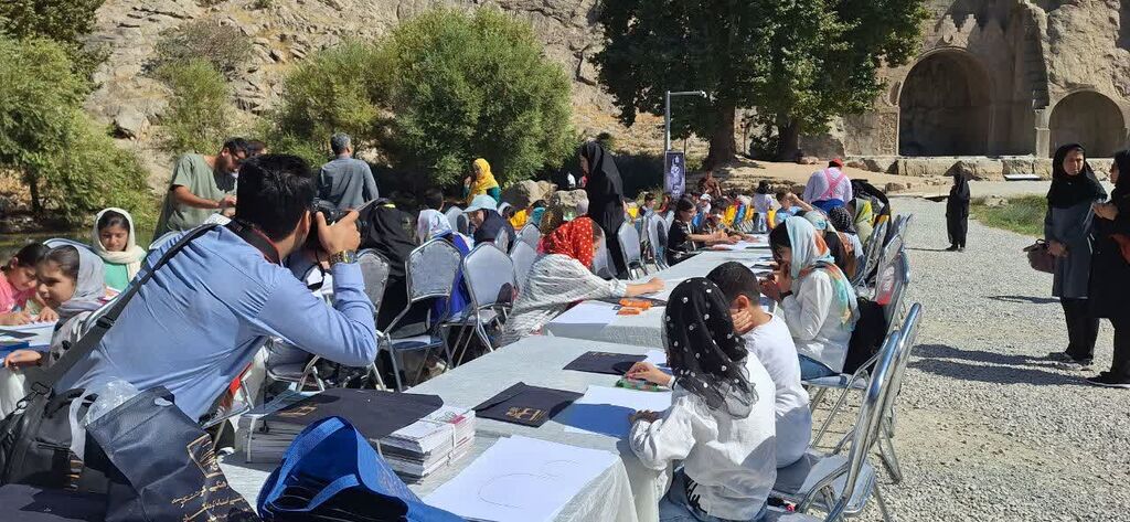 حضور اعضا و مربیان کرمانشاهی در محوطه تاریخی تاقبستان