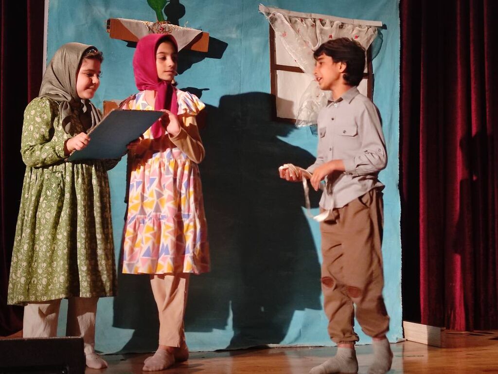 نمایش آرزو کاری از کانون پرورش فکری ساری به روی صحنه رفت