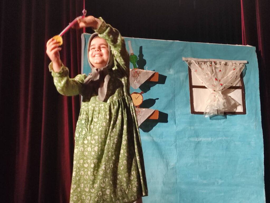 نمایش آرزو کاری از کانون پرورش فکری ساری به روی صحنه رفت